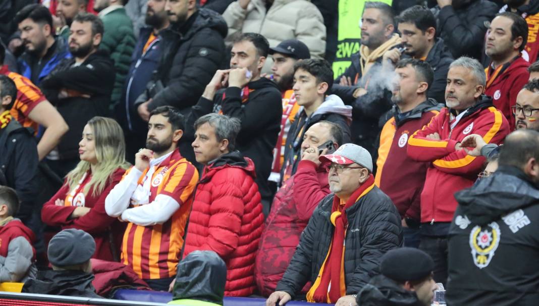 Galatasaray'ın muhteşem geri dönüşünden çok özel resimler: Tribünler şov yaptı 44
